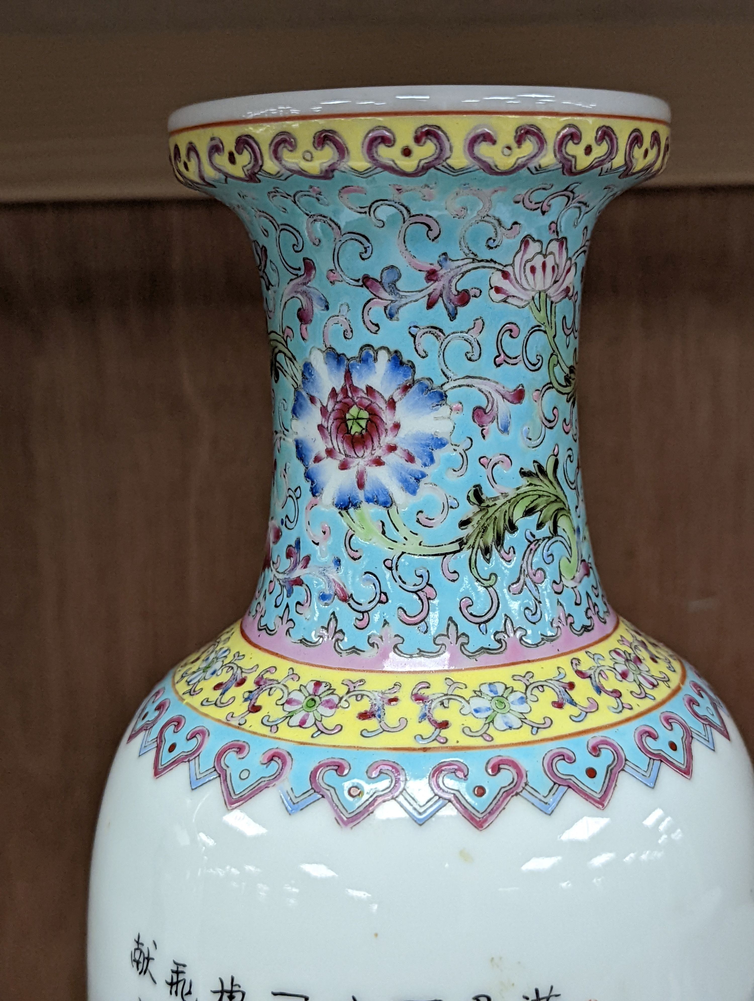 A pair of Chinese famille rose vases decorated with peacocks, 31cm